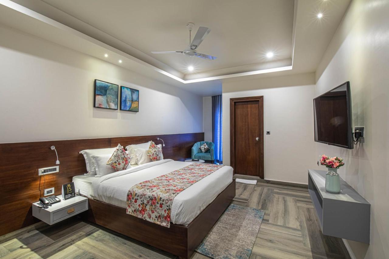 Hotel Js Souvenir Dehradun Buitenkant foto