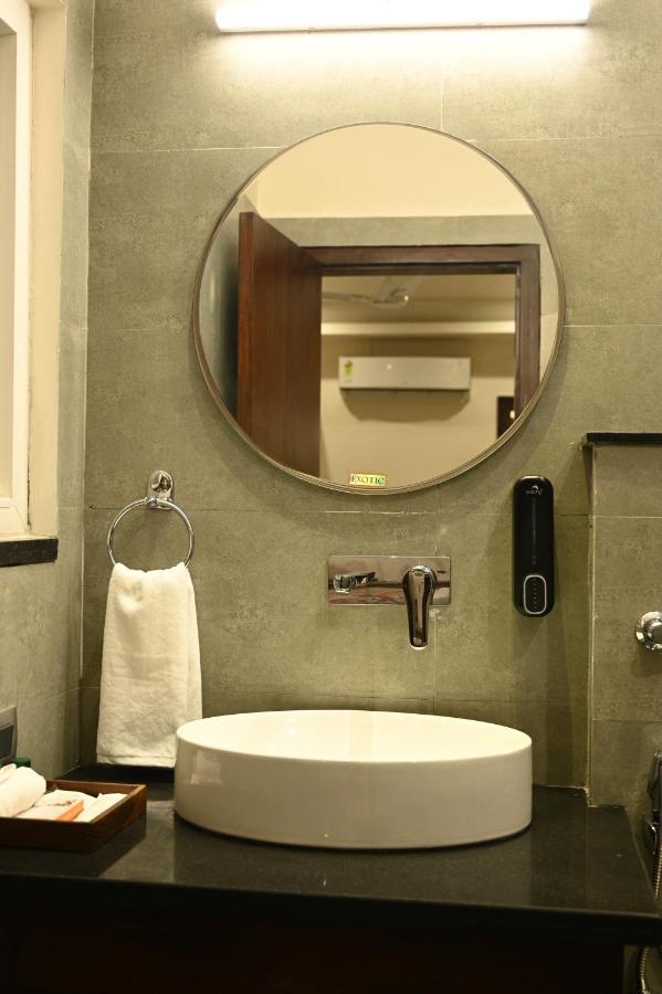 Hotel Js Souvenir Dehradun Buitenkant foto