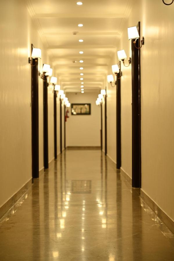Hotel Js Souvenir Dehradun Buitenkant foto