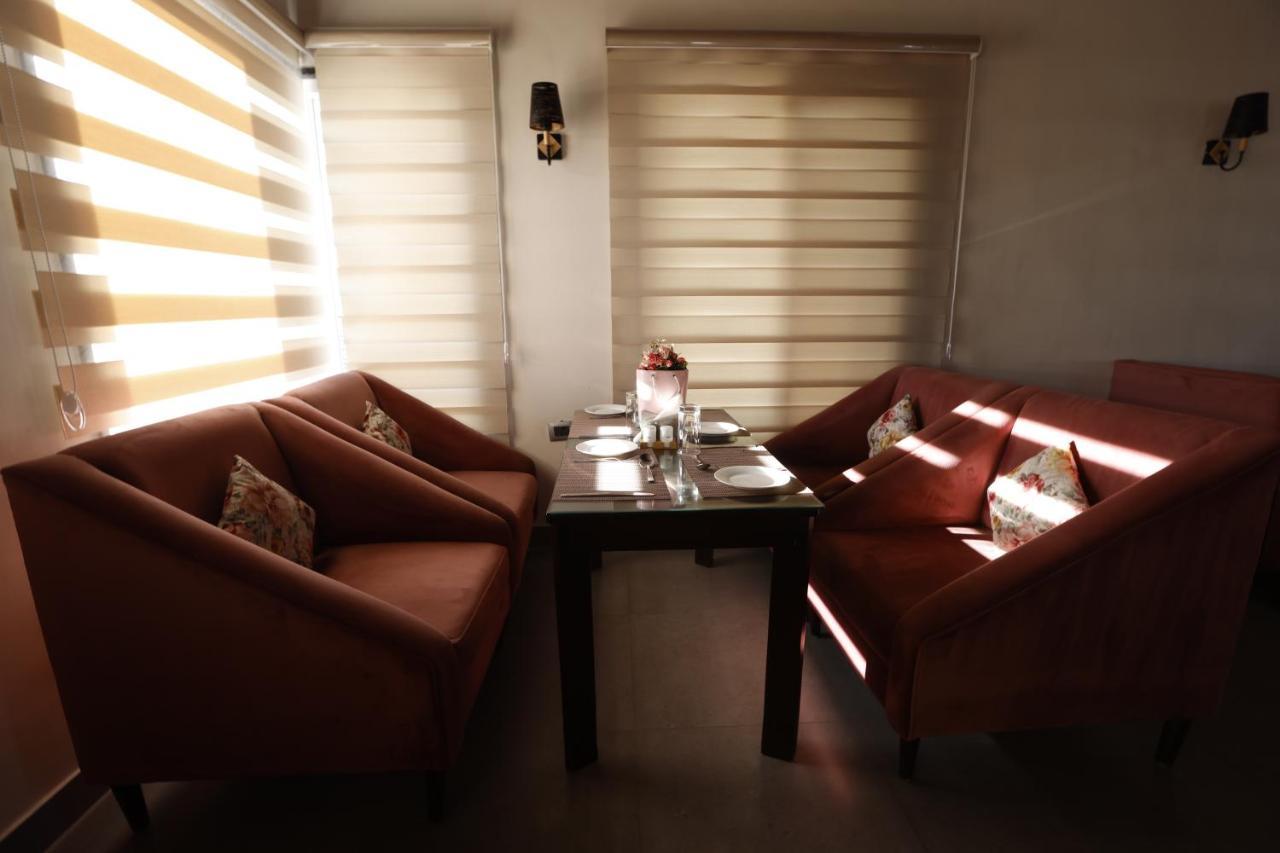 Hotel Js Souvenir Dehradun Buitenkant foto