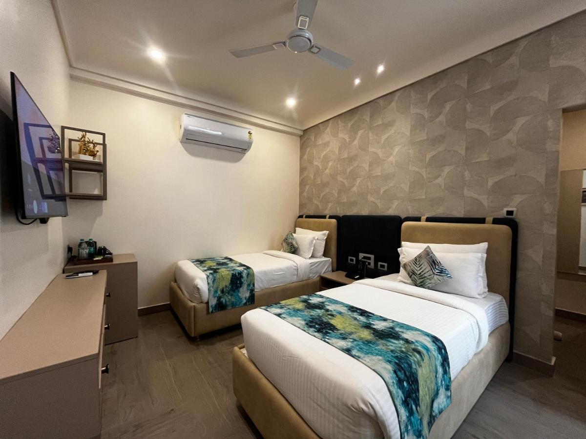 Hotel Js Souvenir Dehradun Buitenkant foto