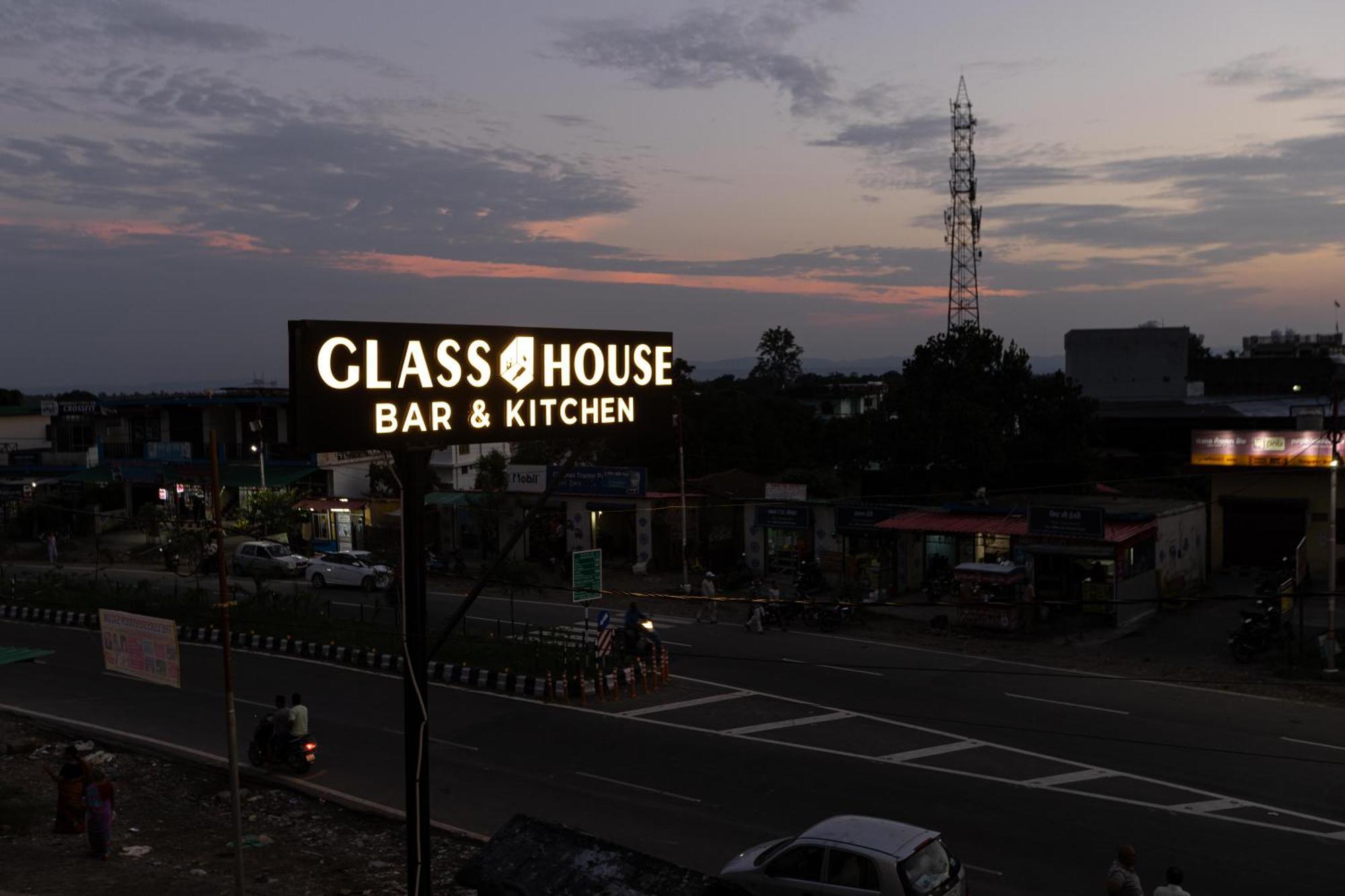 Hotel Js Souvenir Dehradun Buitenkant foto